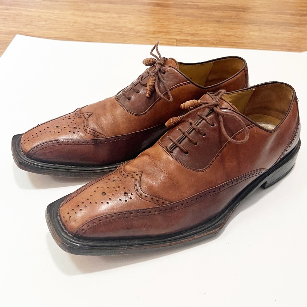 Mezlan “Modica” leather wingtip oxford dress shoes, handcrafted in Spain. Size 9